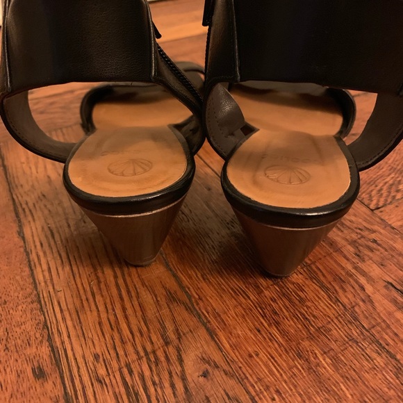 Beautiful black Coclico sandal wedges - Picture 3 of 3